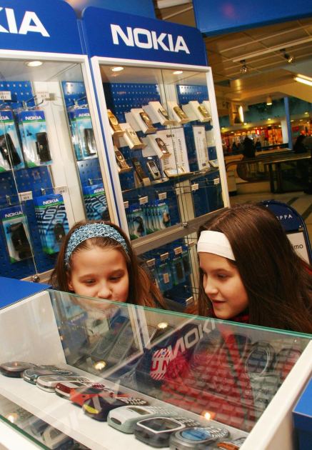 Nokia’s 14 Years of Mobile-Phone Supremacy Ended in an Afternoon