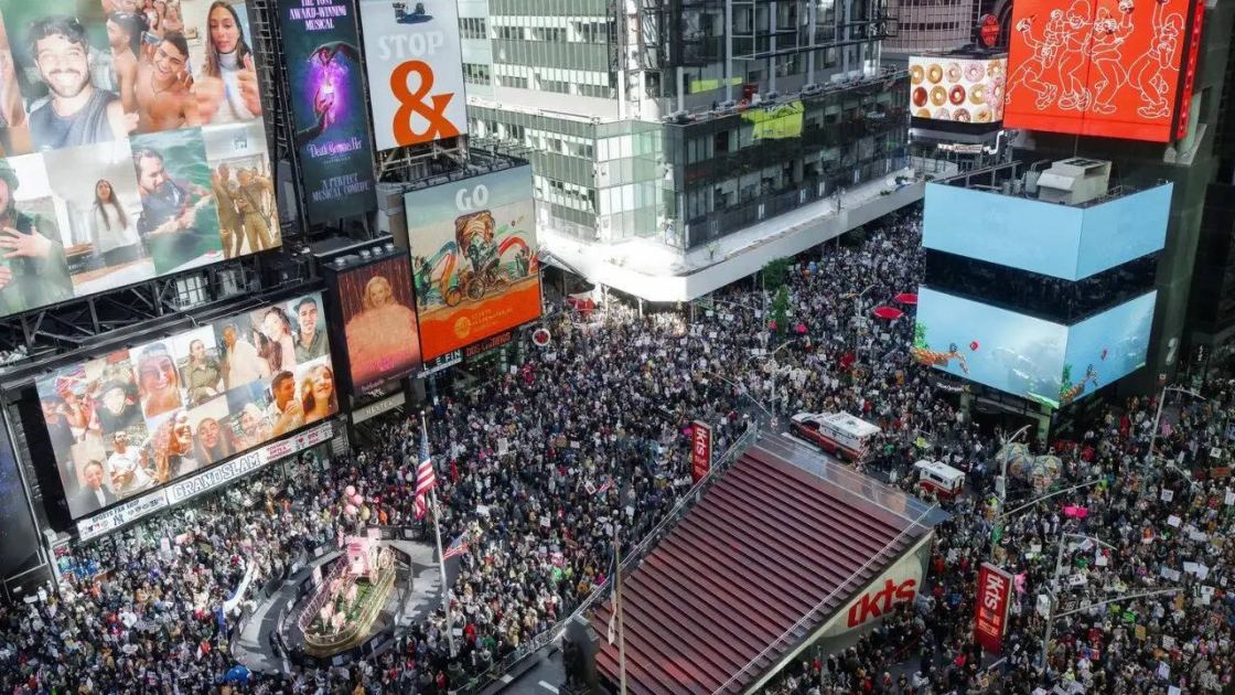 ‘Put down the crown, clown’: Thousands rally against Trump in 'No Kings' protests