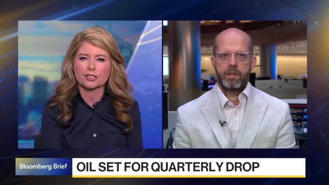 Oil Headed for Largest Quarterly Price Drop Since 2020