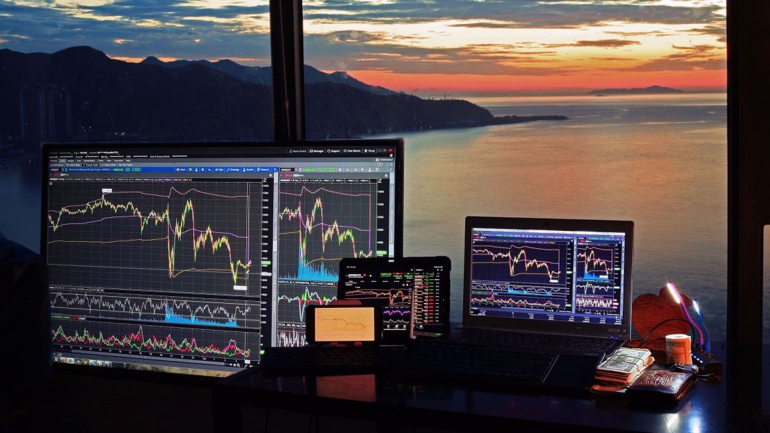 Bitcoin investors yanked $635 million from spot ETFs in a day. Here's what it means for price