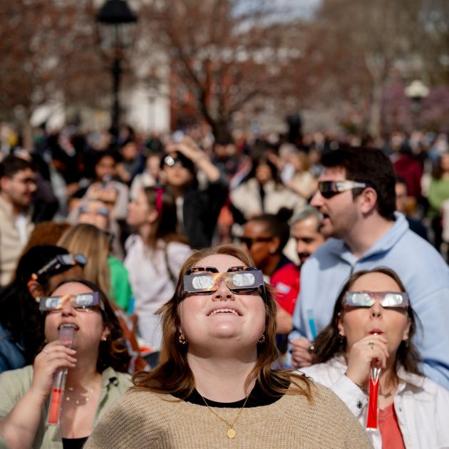 Frenzy for Solar Eclipse Glasses Takes Over London