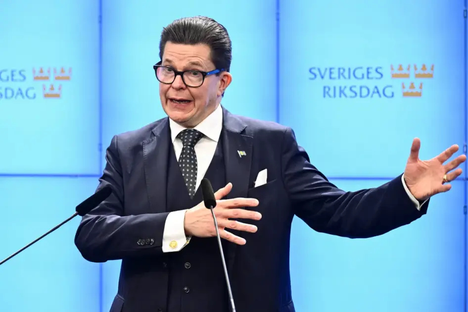 
            Speaker of parliament calls press conference as Swedish government-building drags on
        