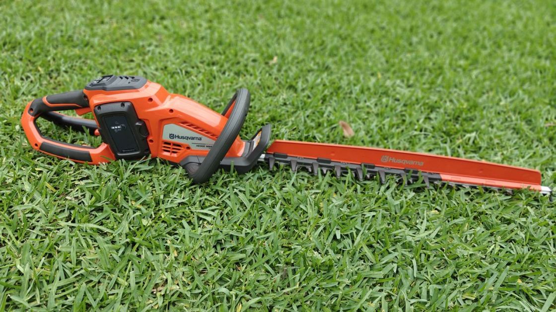  Husqvarna Hedge Master 360i Review: Is This Cordless Trimmer Worth It? 