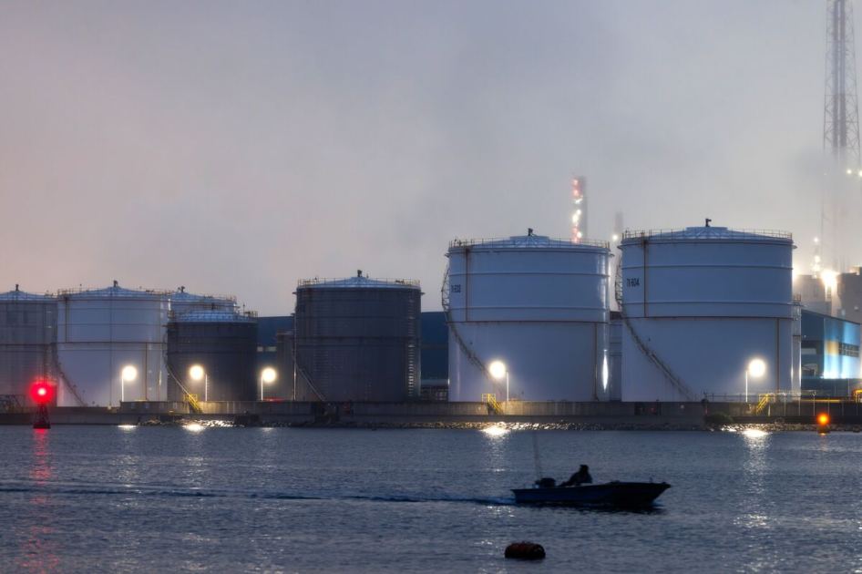 Oil Rises as US and Iran Set to Halt Attacks Following Flare-Up