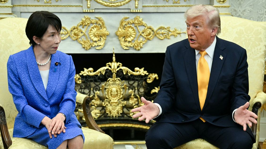 Прем'єрка Японії нагадала Трампу, що нав’язана США конституція забороняє їй відправляти кораблі на війну