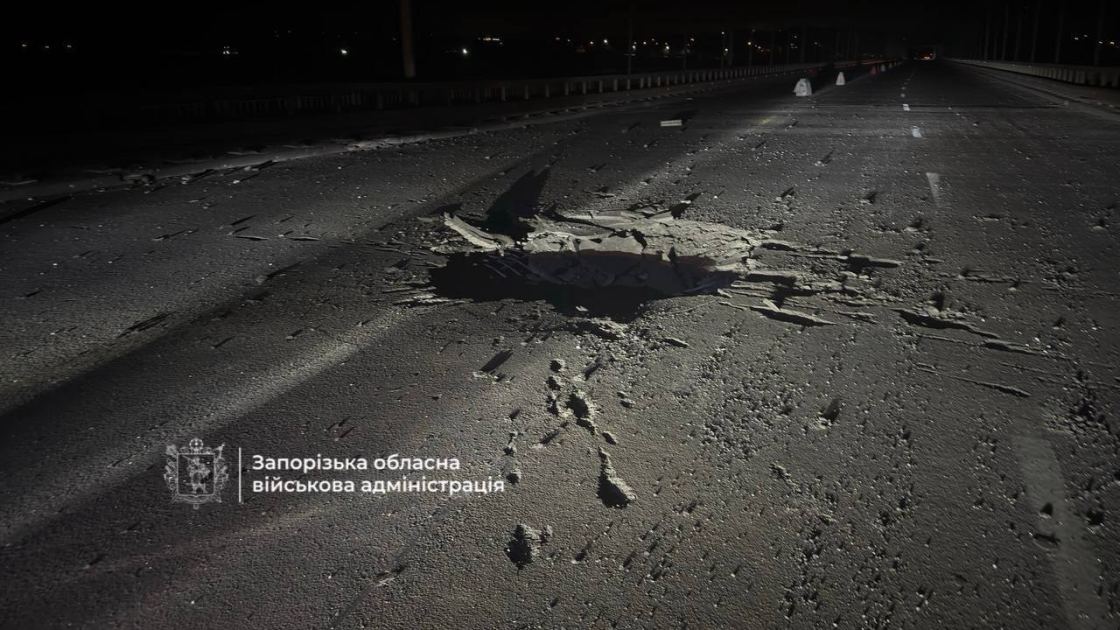 Росіяни вдарили по мосту в Запоріжжі: двоє потерпілих