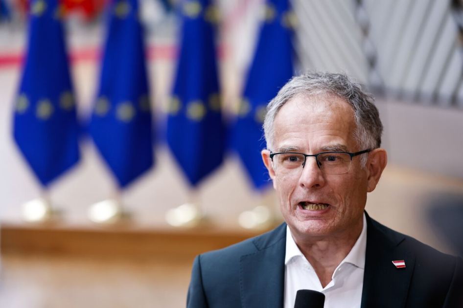 Austria Eyes €2 Billion in Budget Cuts With Risk From ‘Dumb War’