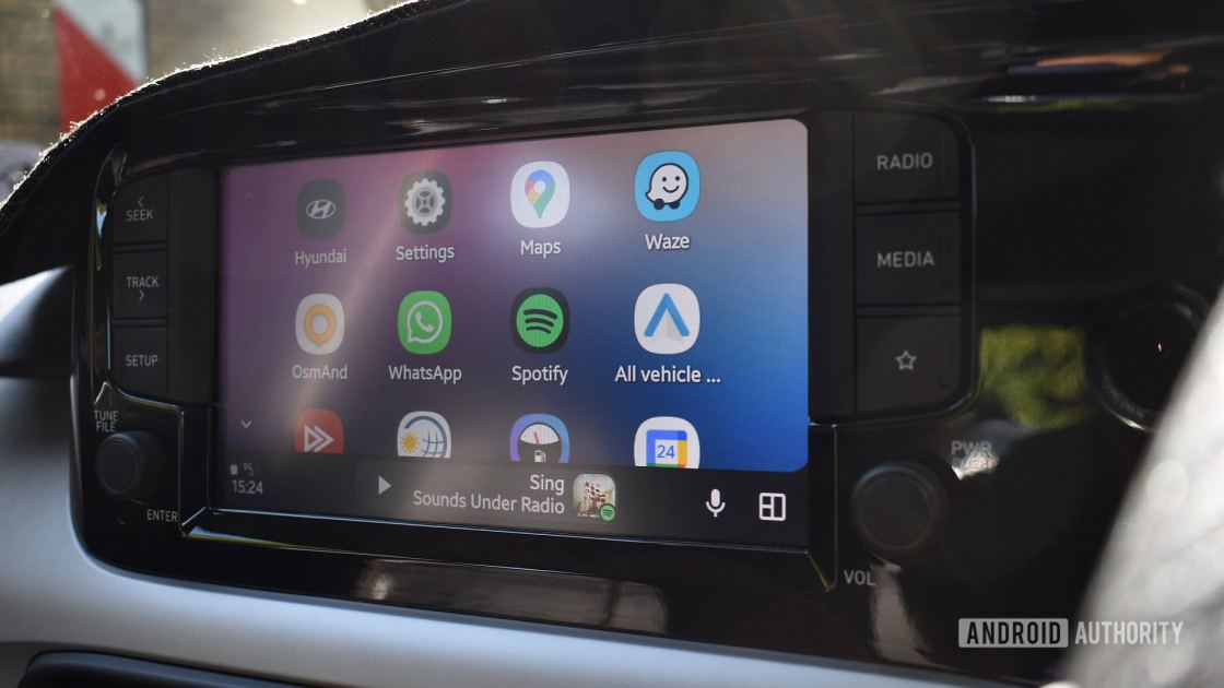 Bizarre Gemini to Google Assistant swapping bug is driving Android Auto users mad