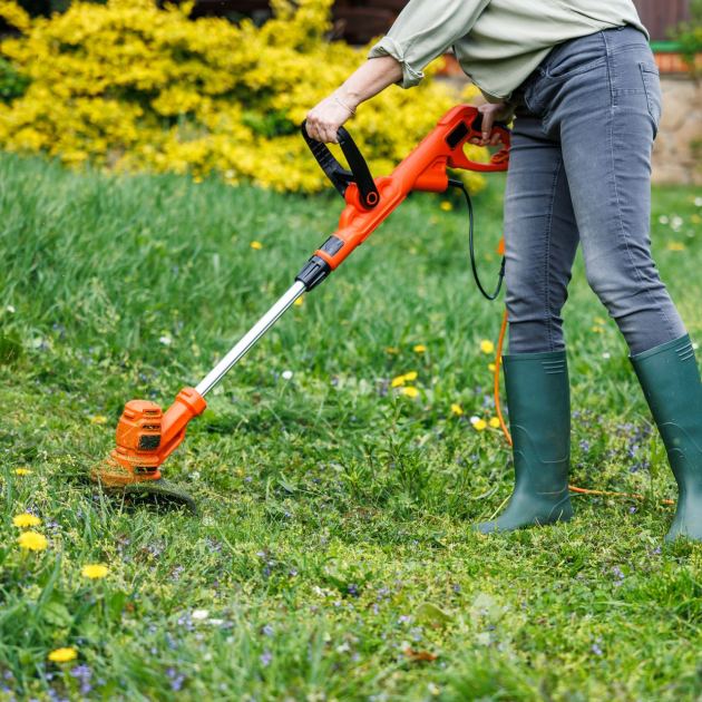  Best String Trimmers for Every Budget – Our Favorite Gas & Electric Weed Eaters, Reviewed by Experts 