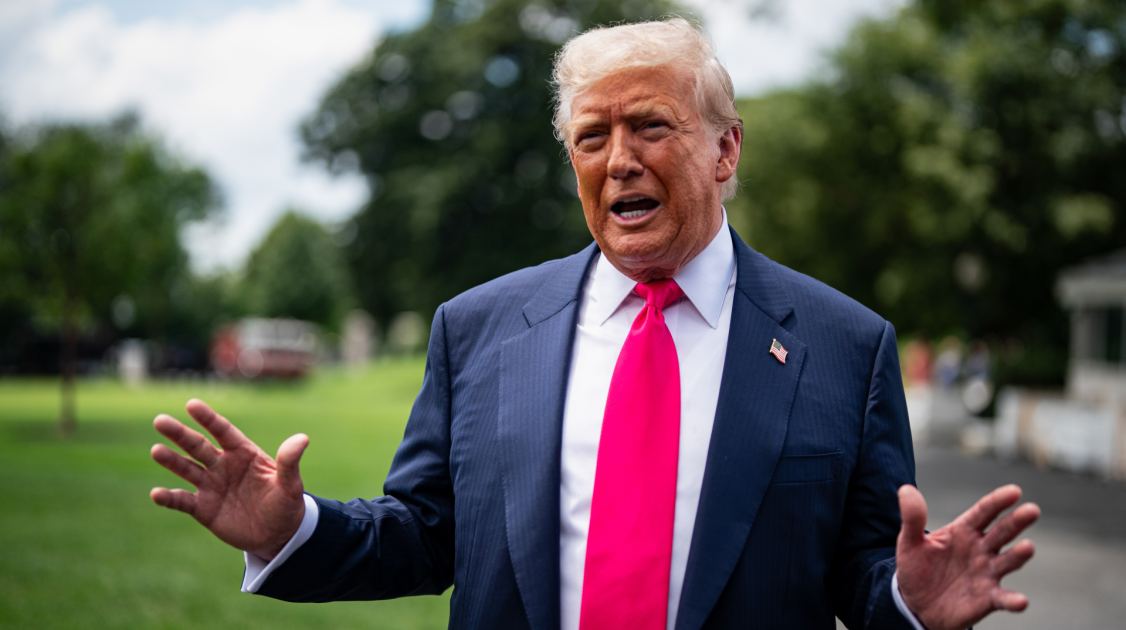 Трамп заявив, що США частково скасовують санкції, пов'язані із торгівлею нафтою