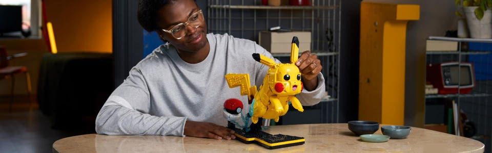 LEGO Pikachu And Poke Ball (72152) Review: Lacking A Spark