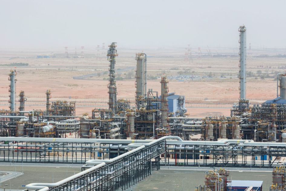 UAE and Kuwait Start Oil Output Cuts After Hormuz Blockage