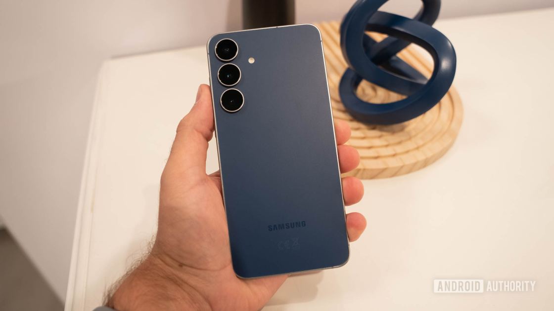 Samsung brings a useful security feature to Galaxy S25 FE, beating Ultra to the punch