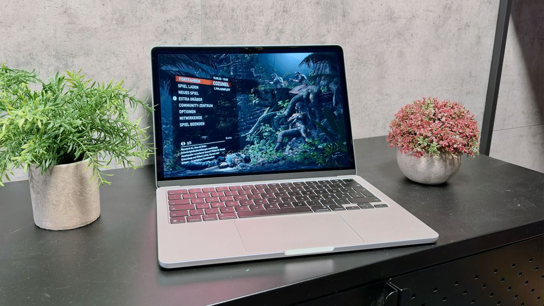 The M5 MacBook Air drops under $900–our favorite laptop is now a bargain