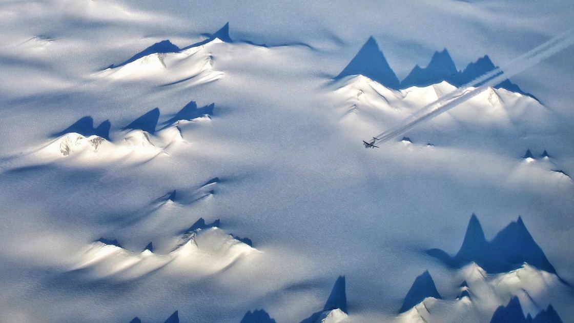 Hundreds of hidden earthquakes discovered beneath Antarctica — and they're happening in a very odd location 