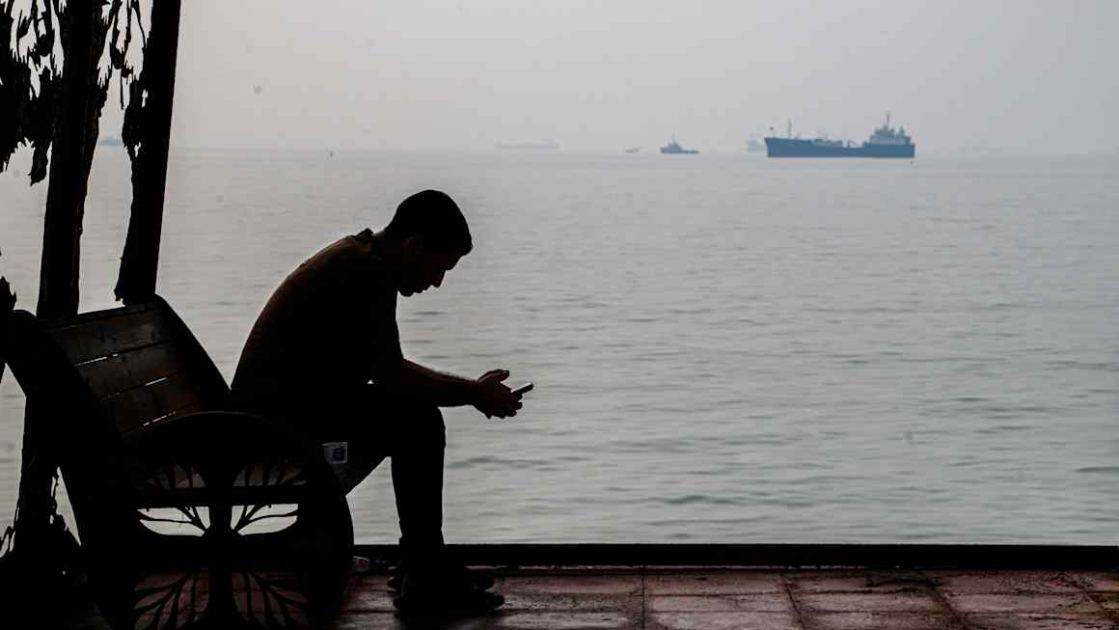 Ships’ captains paid $100,000 a month to transit Strait of Hormuz