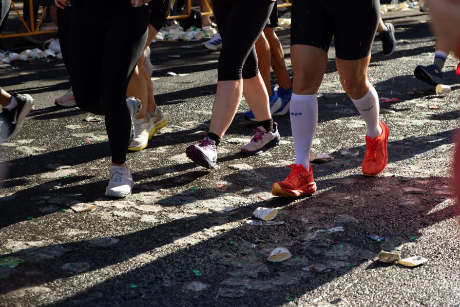 She Ran a Marathon PR With Walk Breaks. Her Approach May Be the Race-Day Strategy You Need.