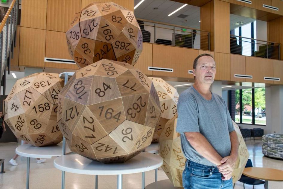 These 60-sided dice decide who goes first, and they can never tie