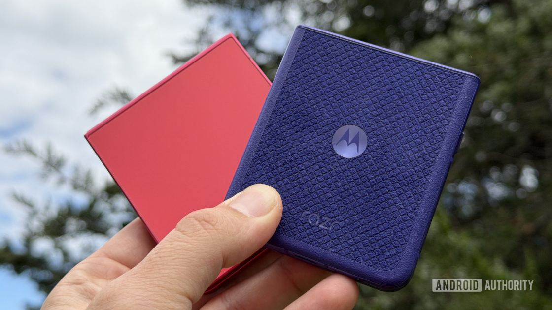 We ran the tests: Foldable phones still have an overheating problem