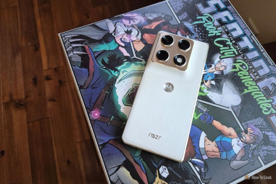 After years with Samsung foldables, Motorola's Razr finally showed me what I was missing