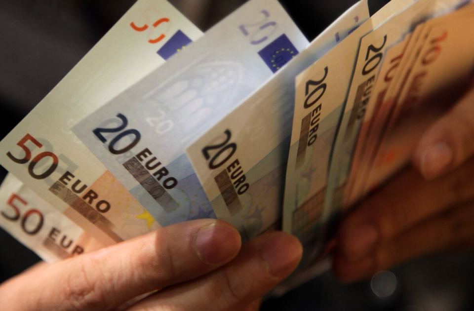 Euro Weakest in a Year as Lagarde’s Talk Diverges From Fed