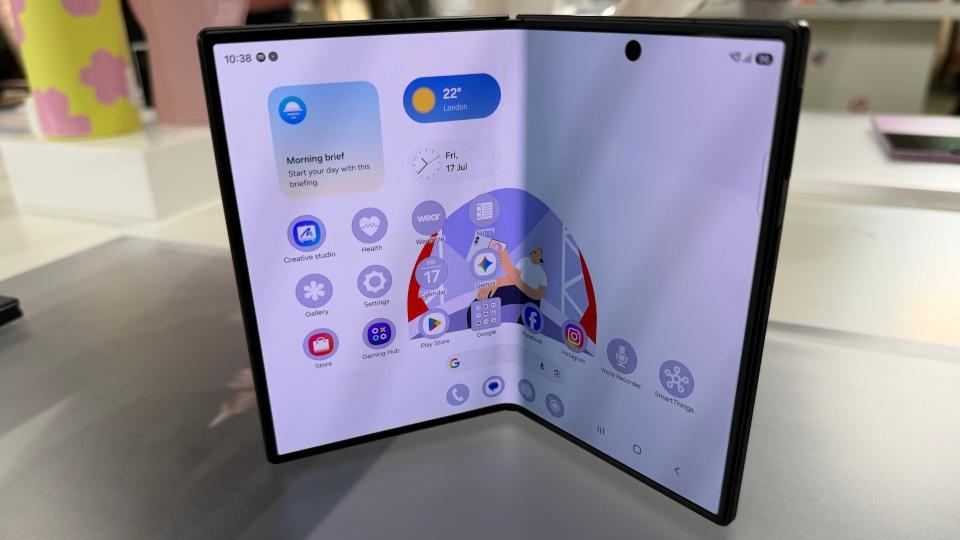 Android Circuit: Galaxy Unpacked Highlights, Qualcomm’s Flagship Killer Chip, EU’s Google Play Fine