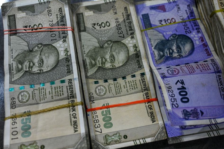 Indian Rupee Rises Most in Asia on Central Bank Intervention