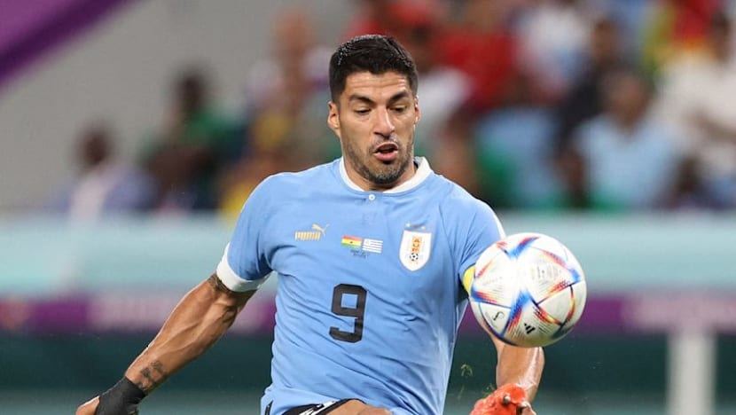 Suarez open to Uruguay return for World Cup
