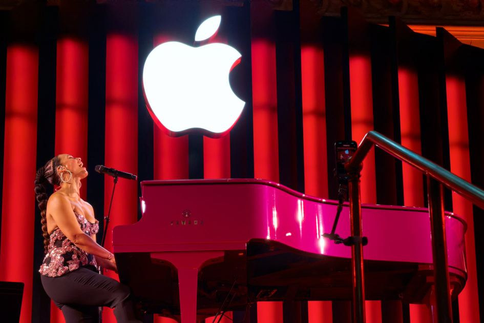 Strong iPhone, Mac sales lead to Apple’s best-ever March quarter