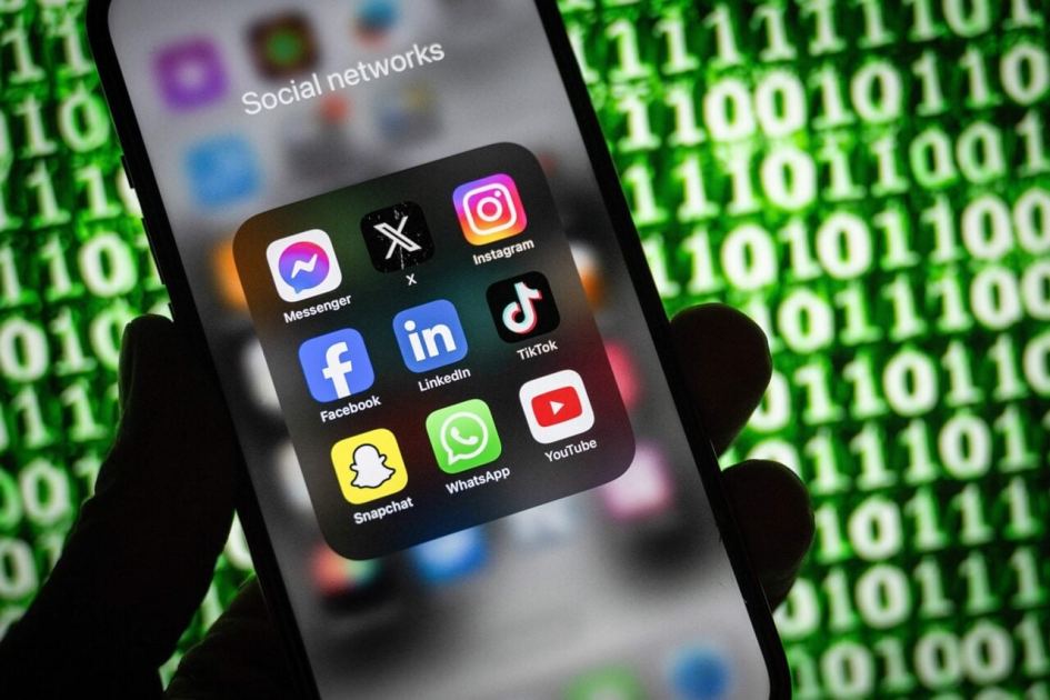 Australians Could Soon Opt Out of Social Media Algorithms Altogether