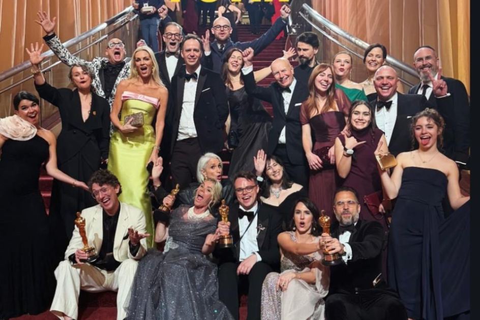 ‘Mr. Nobody Against Putin’s’ ‘Insane’ Oscars: Artificial Rainbows, Toilet Interviews and Speaking Truth to Trump’s Government