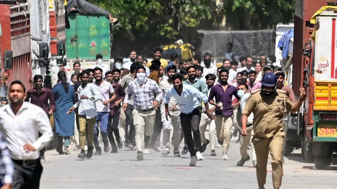 Noida protest: Police flag QR code-based WhatsApp 'syndicate', 7 FIRs filed, over 300 held